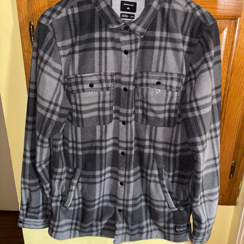 Quiksilver Green/Gray Plaid Flannel Shirt Jacket with Pockets. Size Large.